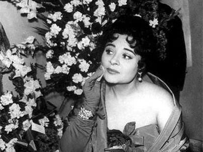 Victoria de los Ángeles durante el estreno de <i>La Atlántida</i>, de Manuel de Falla en 1961.