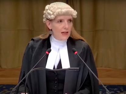 Blinne Ní Ghrálaigh, la abogada irlandesa que representa a Sudáfrica, presenta su alegato por genocidio contra Israel ante el Tribunal Internacional de Justicia, en La Haya.