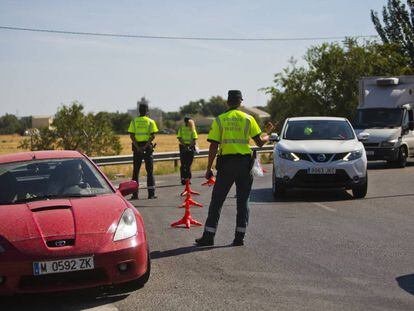 La Guardia Civil, en un control de alcoholemia. Imagen de archivo.