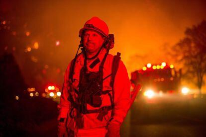 Scott Bauder, uno de los bomberos desplazados al Norte de California.