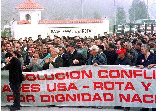 Manifestación de los trabajadores de la base de Rota, el 21 de marzo, en demanda de mejores salariales.
