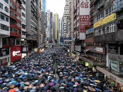 Manifestantes en Hong Kong, este domingo.