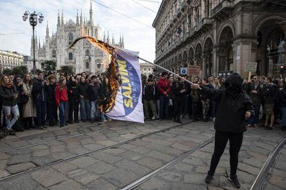 Protestas contra el ministro de Interior italiano el pasado 16 de noviembre en Milán, en el llamado 'No Salvini Day'.