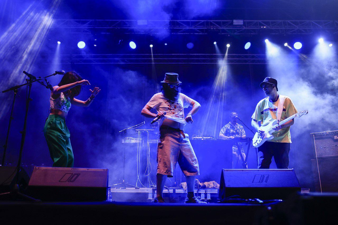 Actuación de Califato 3/4 en el festival Sansa.