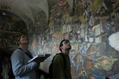Catai estrena un catálogo dedicado a México, con la capital (en la foto, mural de Diego Rivera en el Palacio Nacional) y las ciudades coloniales como reclamo principal.
