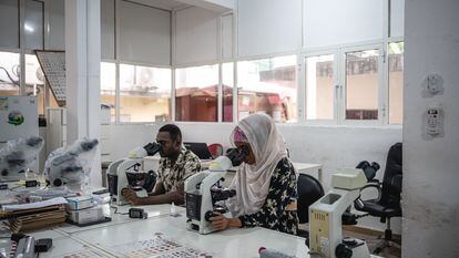 Laboratorio del Centro Nacional de Malaria de Comoras en la ciudad de Moroni, el pasado 27 de marzo.