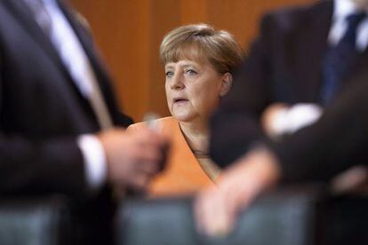 Merkel antes de la reuni&oacute;n sobre las negociaciones del pacto de estabilidad. 