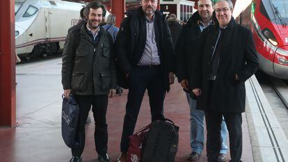 Trabajadores que hacen todos los días la linea Valladolid-Madrid para ir a trabajar. Álvaro Ramos-Catalina, Fernando de Pedro, Santiago Villaverde y Carlos Borrego, el 16 de febrero de 2023.