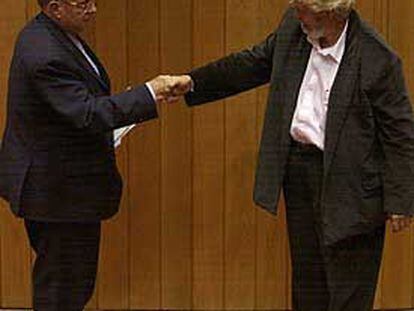 Fraga y Beiras, tras el debate de investidura del primero en diciembre de 2001.