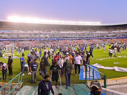 Vista general del estadio Corregidora de Querétaro tras la batalla campal.