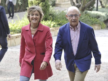 La ministra de Agricultura y Pesca, Alimentación y Medio Ambiente, Isabel García Tejerina, con su homólogo de Hacienda, Cristóbal Montoro.