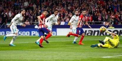 Las banderas del Atlético de Madrid y del Real Madrid ondean en Boadilla  por la deportividad y el juego limpio