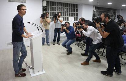 &Iacute;&ntilde;igo Errej&oacute;n, en rueda de prensa en la sede de Podemos.