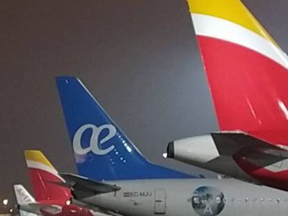 Aviones de Iberia y Air Europa en el aeropuerto de Madrid-Barajas.