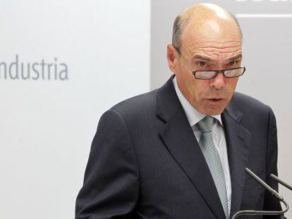 Antoni Esteve, presidente de Farmaindustria, en la firma del protocolo con Hacienda y Sanidad en noviembre.