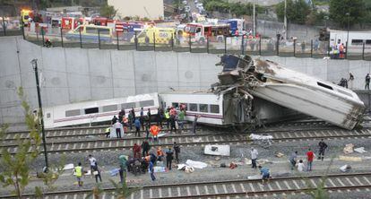 Rescate de las v&iacute;ctimas minutos despu&eacute;s del accidente. 