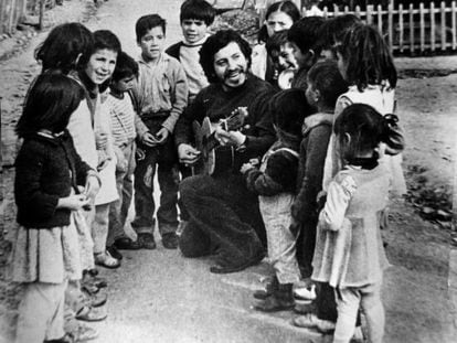 El cantautor chileno Víctor Jara, en una imagen sin fechar facilitada por la fundación que lleva su nombre.