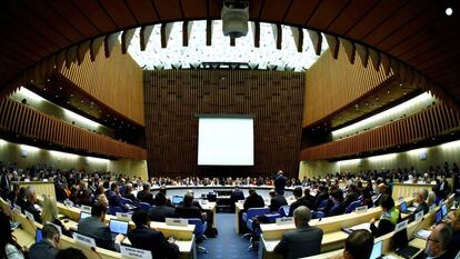 En la última cumbre de la institución, los expertos también recomendaron no fumar en la cara de los recién nacidos.