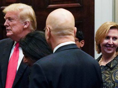 Ricardel (a la derecha), este martes en la Casa Blanca junto a Trump