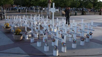 Memorial por los 49 niños muertos en la guardería.