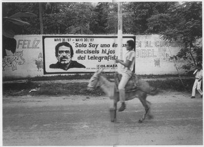 Un mural dedicado al escritor Gabriel Garc&iacute;a M&aacute;rquez en una calle de Aracataca. 