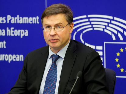 El vicepresidente de la Comisión Europea, Valdis Dombrovskis, en una comparecencia en el Parlamento Europeo, en Estrasburgo.