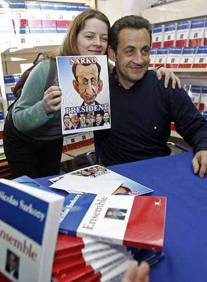 Sarkozy, durante una firma de ejemplares de su libro <i>Juntos</i>.