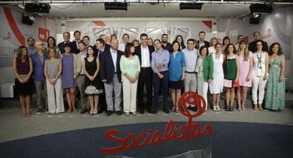 Primera reunión de la Ejecutiva Federal del PSOE. En el centro, Pedro Sánchez, entre Micaela Navarro y César Luena.