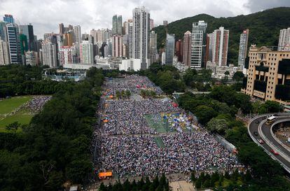 Miles de personas durante la manifestación a favor de la democracia en Hong Kong.
