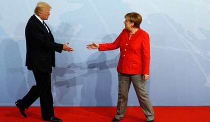 Donald Trump saluda a Angela Merkel durante el acto de bienvenida de la reunión del G20 en Hamburgo (Alemania).
