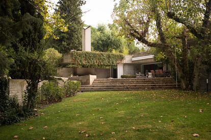 El exterior de la Casa Carvajal, en una imagen procedente del libro "Miradas cruzadas. La Casa Carvajal" (Ediciones Asimétricas).