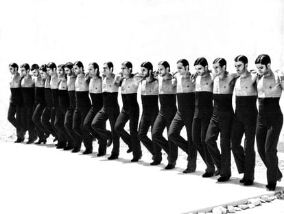 Una de las fotografías de Ruvén Afanador en las que se inspira el montaje del Ballet Nacional de España, incluida en su libro 'Ángel gitano. The men of flamenco'.