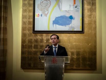 El ministro español de Asuntos Exteriores, Jose Manuel Albares, este miércoles durante una conferencia de prensa en la residencia del embajador en Ciudad de México.