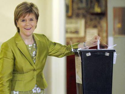 Sturgeon, la l&iacute;der del SNP, vota este jueves en Glasgow.