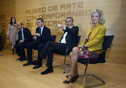 Desde la derecha, Bravo, Zapatero, Puig y Ech&aacute;varri en febrero en Alicante.
