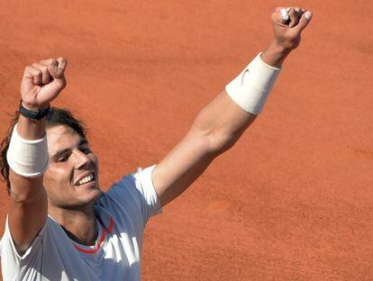 Rafael Nadal celebra su victoria ante Djokovic en Par&iacute;s.