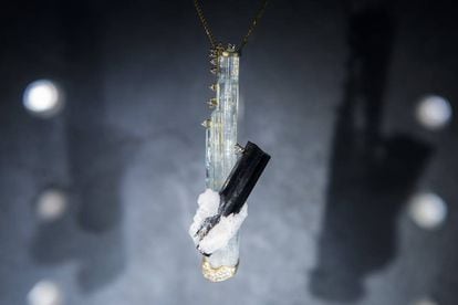 Les joies de Paloma Sánchez es caracteritzen perquè estan fetes amb formacions úniques que ella mateixa s'encarrega de localitzar a les mines de mig món i que amb prou feines modifica en els seus dissenys.