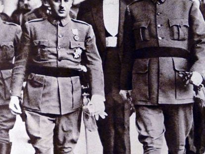 Franco y Queipo de llano, en Sevilla en 1936.  