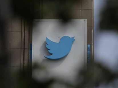 Logo de Twitter en el exterior de su sede en San Francisco, en una imagen de archivo. 
