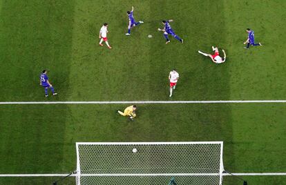 Julian Alvarez anota su segundo gol frente a México. 