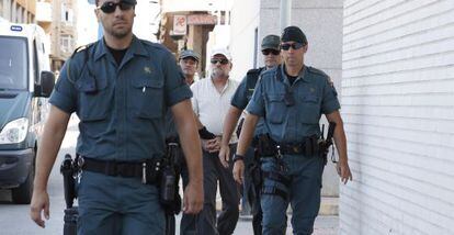 Daniel Galv&aacute;n, a su llegada al juezgado de Torrevieja esta ma&ntilde;ana.