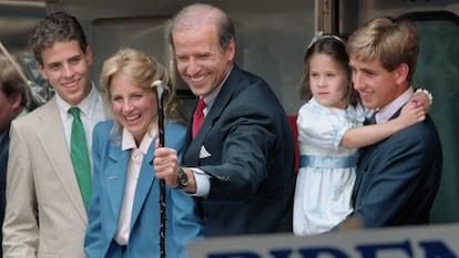 El senador de Delaware, Joe Biden, junto a su esposa Jill, su hija Ashley y sus hijos Beau y Hunt, en 1987.