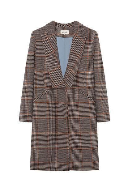 El clásico y sempiterno abrigo de cuadros al más puro estilo inglés. Así es el diseño que propone la firma made in Spain Julise Magon para la nueva temporada.