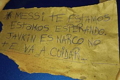 La nota que han dejado los asaltantes en el supermercado de los suegros de Messi.