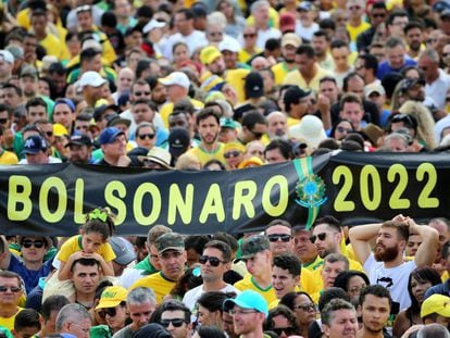 Bolsonaristas frente al Palacio de Planalto este martes en la toma de posesión.