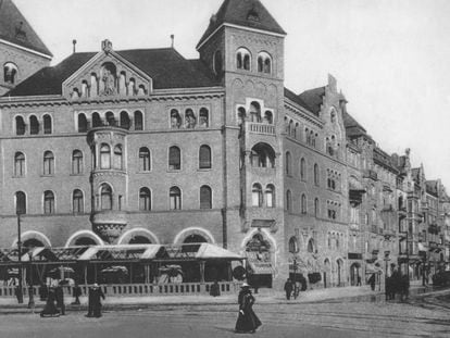 El edificio del Romanisches Cafe de Berlín, en torno a 1900.