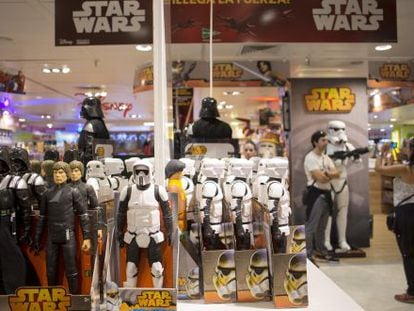 Los personajes de la nueva entrega de Star Wars, desplegados en un centro de El Corte Ingl&eacute;s