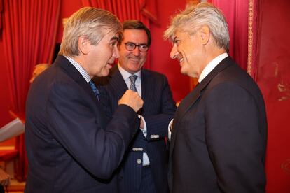 Francisco Reynés, pressidente de Naturgy, Antonio Garamendi, presidente de La CEOE y Marco Patuano, CEO de Celnex