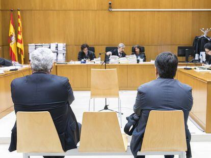 Josep Maria Matas (izquierda) y Xavier Sol&agrave;, este lunes en el juicio por el saqueo de la ACM.