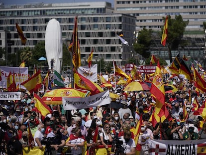 Manifestación contra los indultos del Gobierno a los líderes independentistas catalanes en la Plaza de Colón en Madrid.